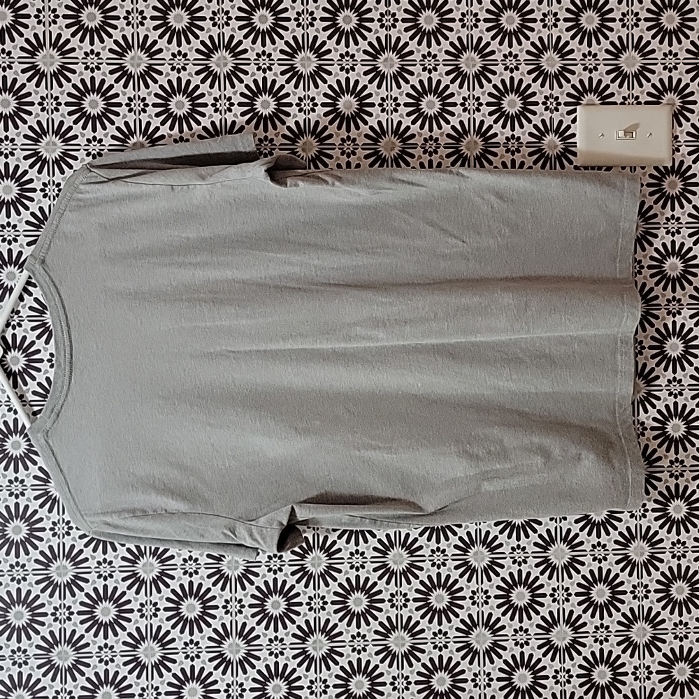 Goodfellow Large Tee - Picture 2 of 3